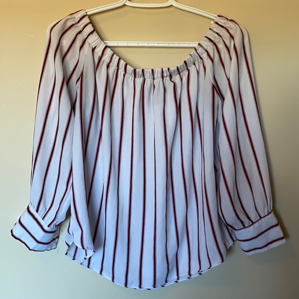 ✨Off the shoulder, flowy striped blouse.